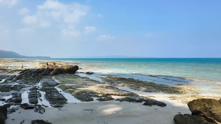 Kalapathar Beach Black Rocks